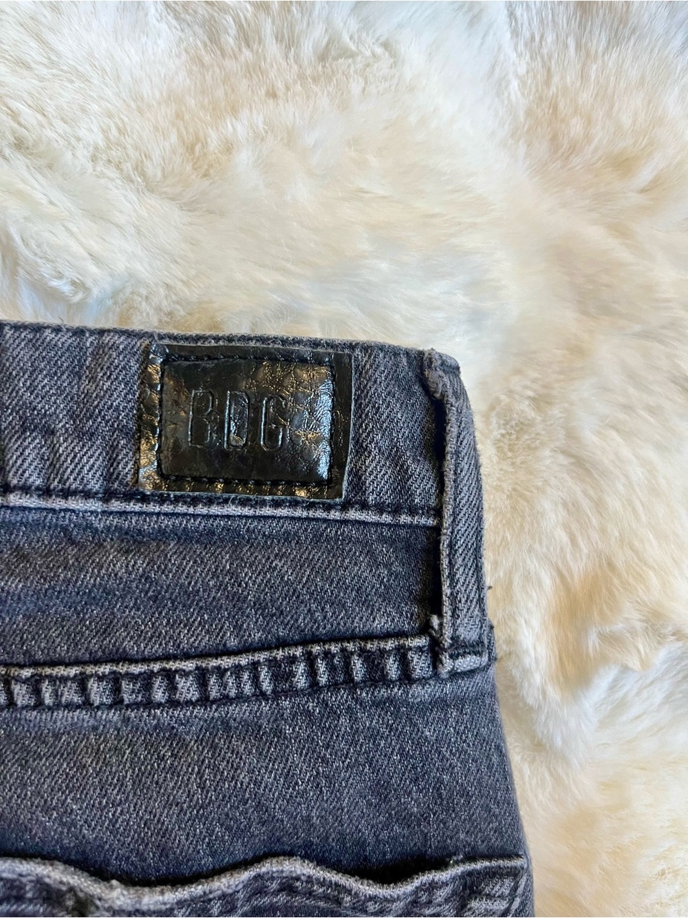 Urban Outfitters BDG 90s Bootcut Wide Leg Flare Jeans Washed Distressed Black 24 - Picture 4 of 6